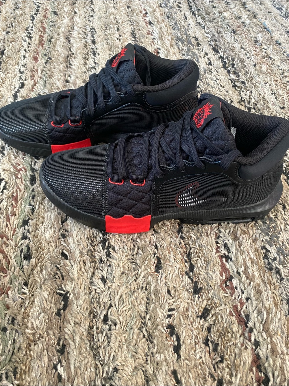 Nike LeBron Witness 8 Basketball Shoes. Men’s Sneakers Size 10.5